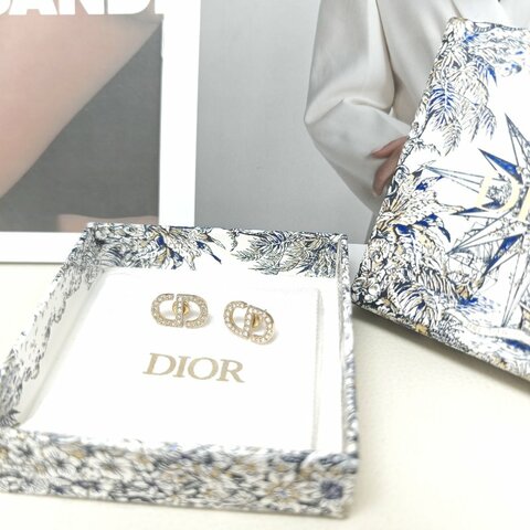 Dior 鑲鉆字母 耳釘