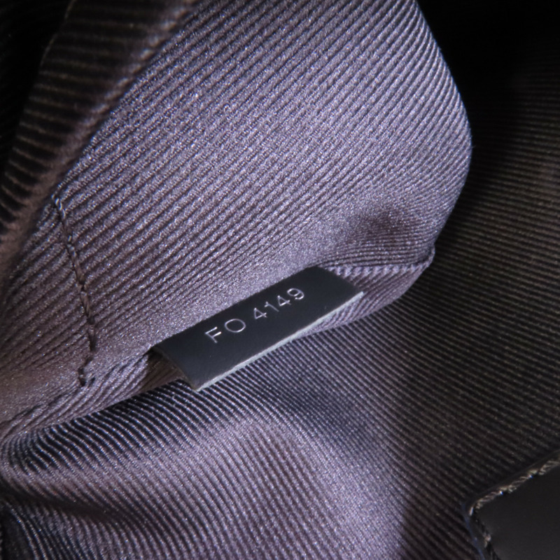 LOUIS VUITTON Damier Graphite Danube Slim肩背袋-6