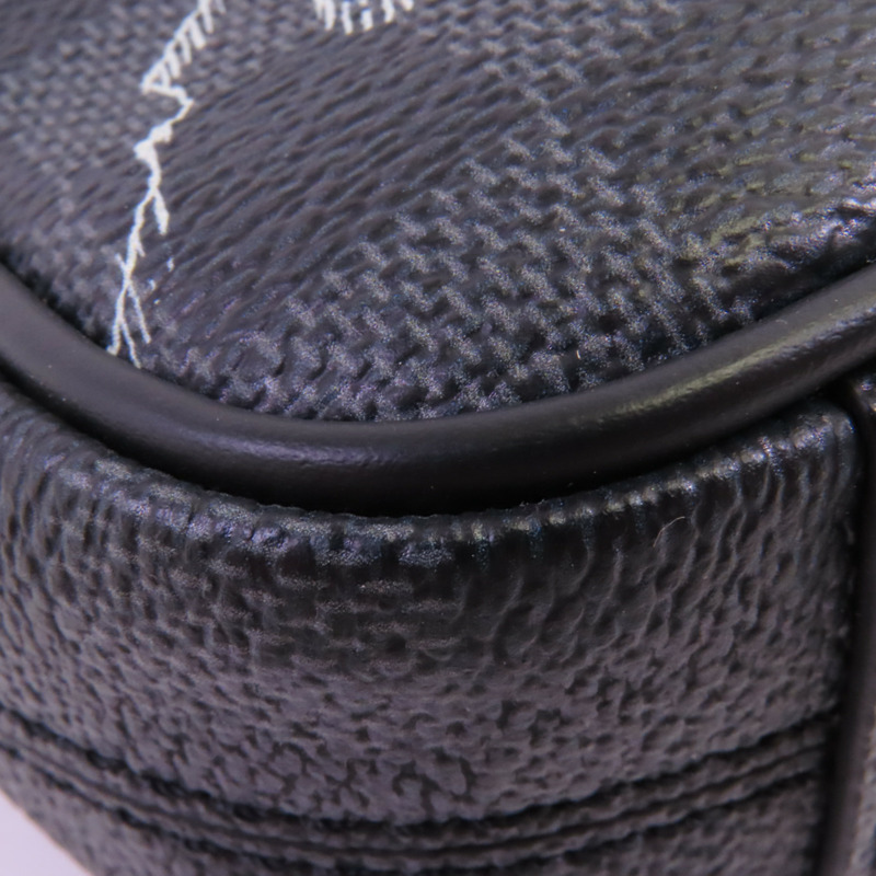 LOUIS VUITTON Damier Graphite Danube Slim肩背袋-11