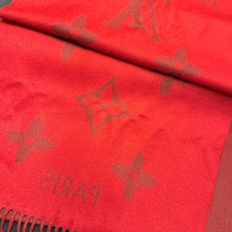 LV紅色滿版老花圍巾-1