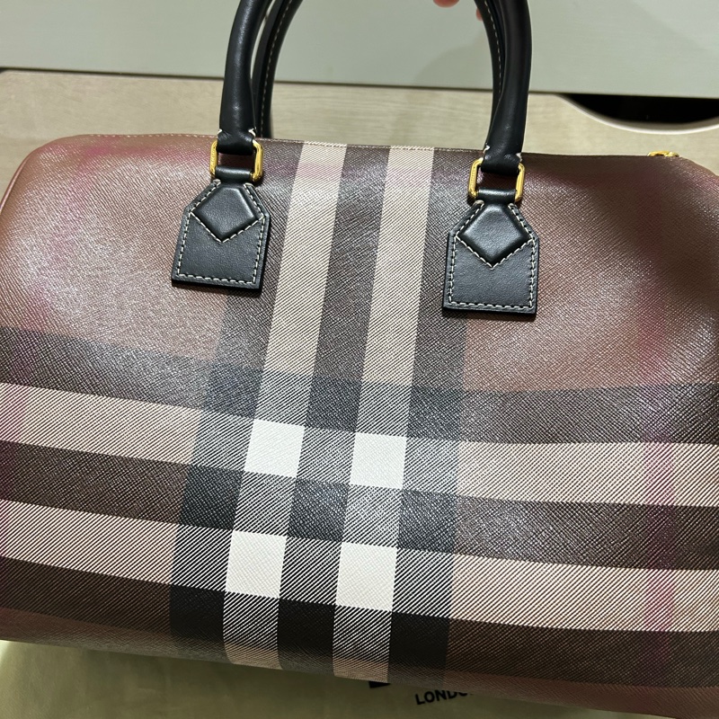 #近新 BURBERRY 巴寶莉 經典格紋皮革中型手提/斜背包(暗樺木棕色)-1