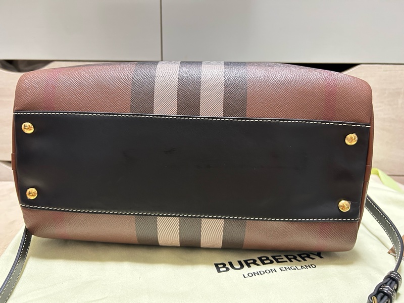 #近新 BURBERRY 巴寶莉 經典格紋皮革中型手提/斜背包(暗樺木棕色)-2