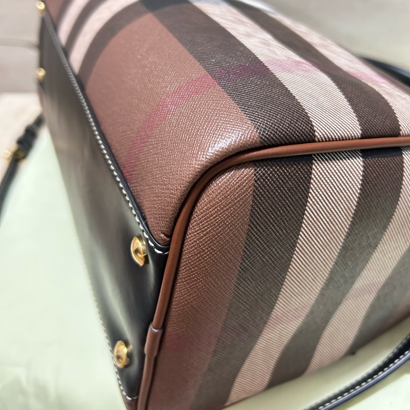 #近新 BURBERRY 巴寶莉 經典格紋皮革中型手提/斜背包(暗樺木棕色)-6