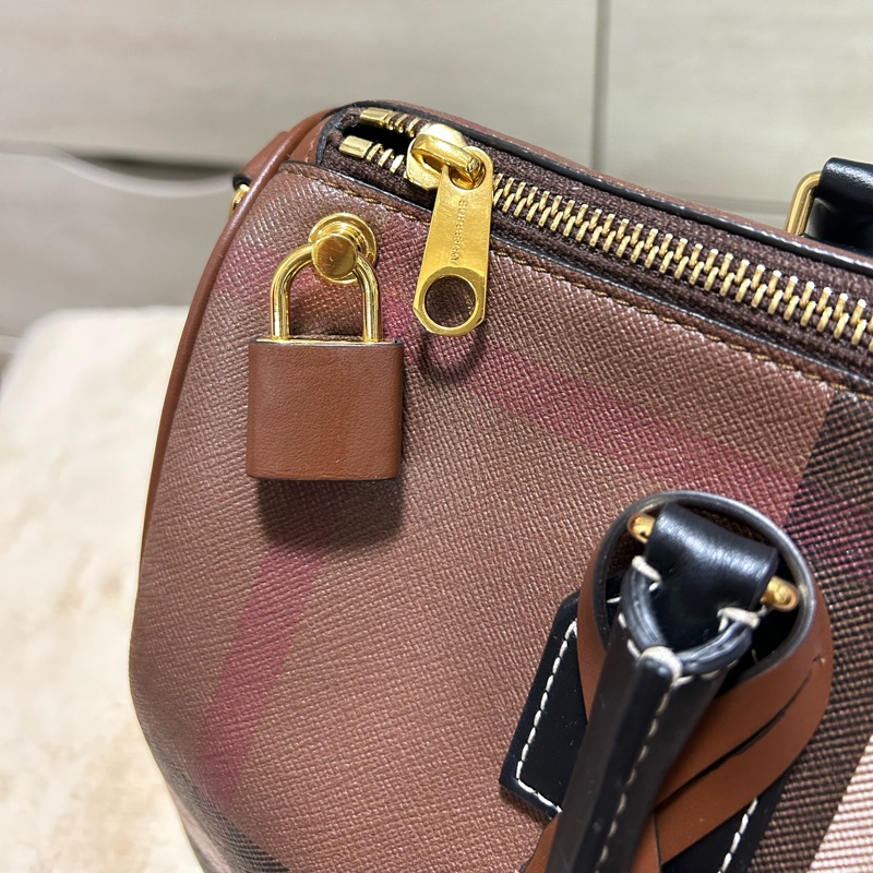 #近新 BURBERRY 巴寶莉 經典格紋皮革中型手提/斜背包(暗樺木棕色)-10