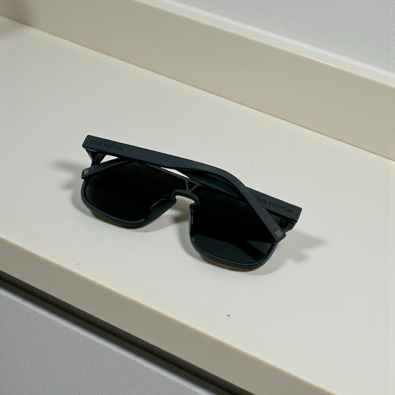 莉亞精品♡ LV 滿版老花墨鏡 二手-1