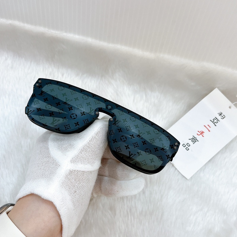 莉亞精品♡ LV 滿版老花墨鏡 二手-2