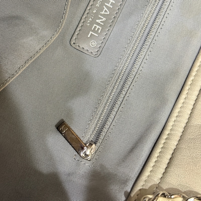 好看的實用款🖤CHANEL 香奈兒 蠟光牛皮 黑色肩背 手提 托特包-6