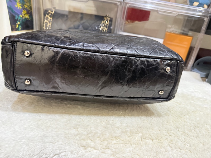 好看的實用款🖤CHANEL 香奈兒 蠟光牛皮 黑色肩背 手提 托特包-22