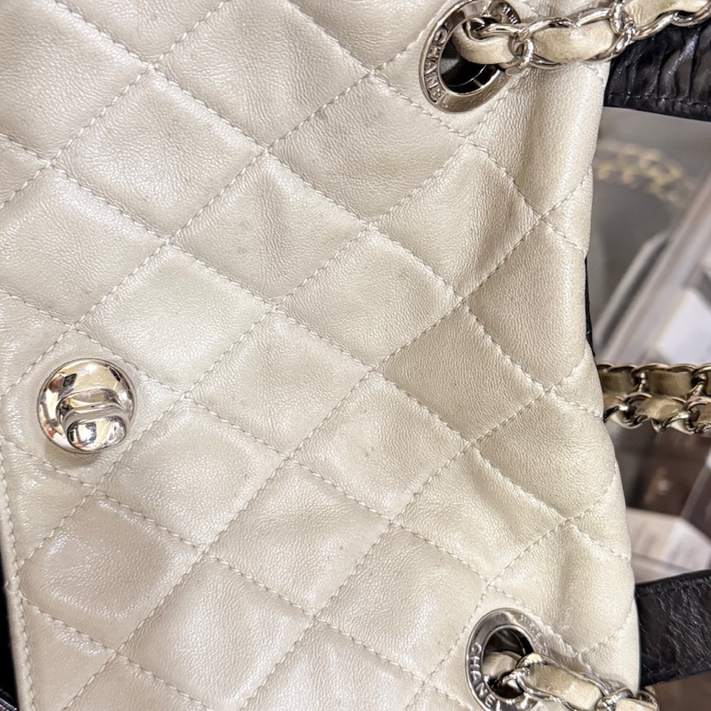 超值得!好看的實用款🖤正版長腿kitty一起送🥰CHANEL 香奈兒 蠟光牛皮 黑色肩背 手提 托特包-61