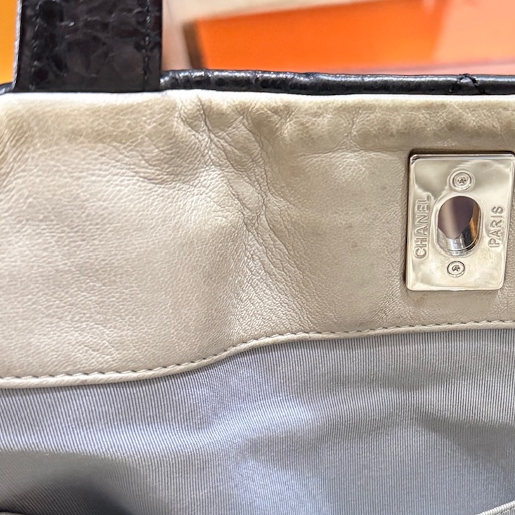 超值得!好看的實用款🖤正版長腿kitty一起送🥰CHANEL 香奈兒 蠟光牛皮 黑色肩背 手提 托特包-62