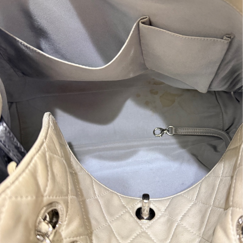 超值得!好看的實用款🖤正版長腿kitty一起送🥰CHANEL 香奈兒 蠟光牛皮 黑色肩背 手提 托特包-63