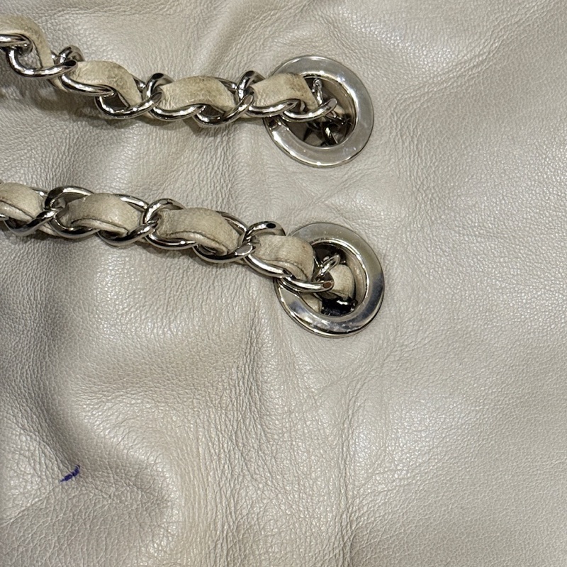 超值得!好看的實用款🖤正版長腿kitty一起送🥰CHANEL 香奈兒 蠟光牛皮 黑色肩背 手提 托特包-73