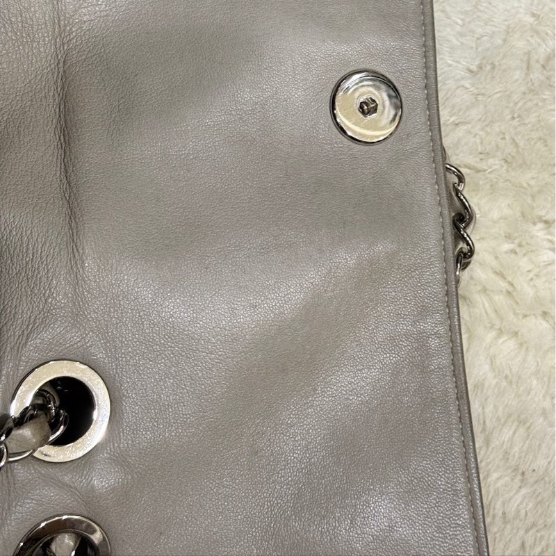 超值得!好看的實用款🖤正版長腿kitty一起送🥰CHANEL 香奈兒 蠟光牛皮 黑色肩背 手提 托特包-75