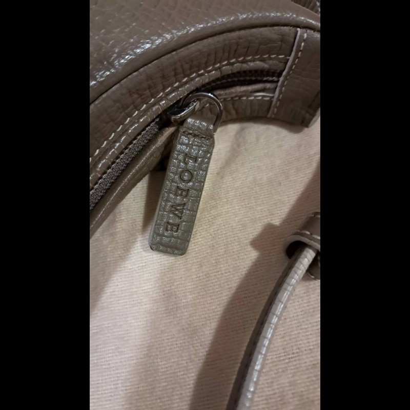 Loewe稀有皮革復古肩背腋下包-3