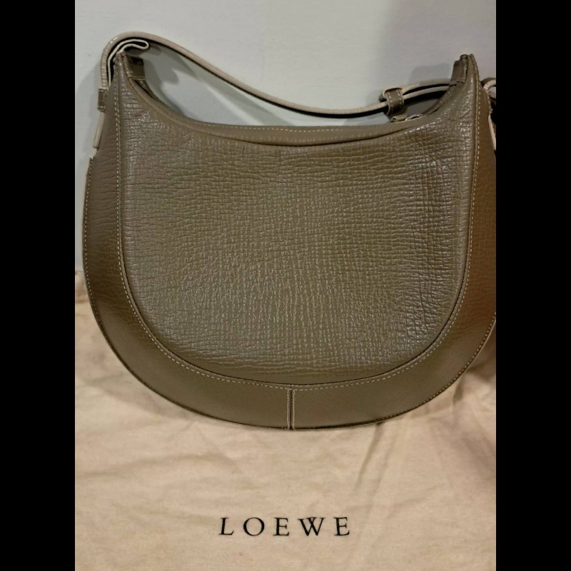 Loewe稀有皮革復古肩背腋下包-6