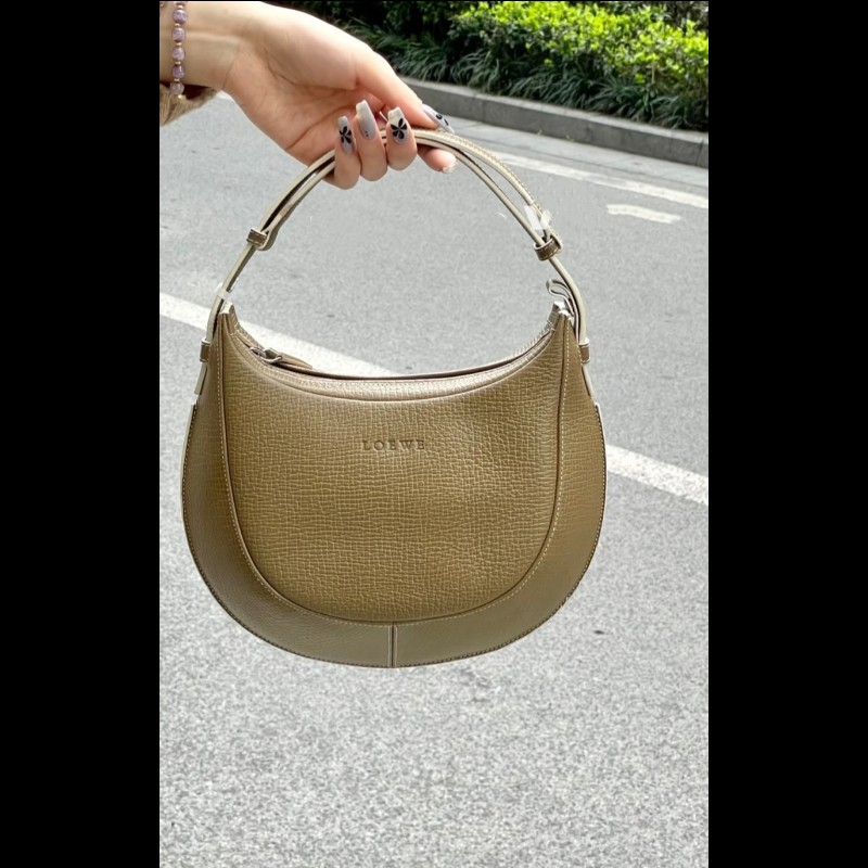 Loewe稀有皮革復古肩背腋下包-5