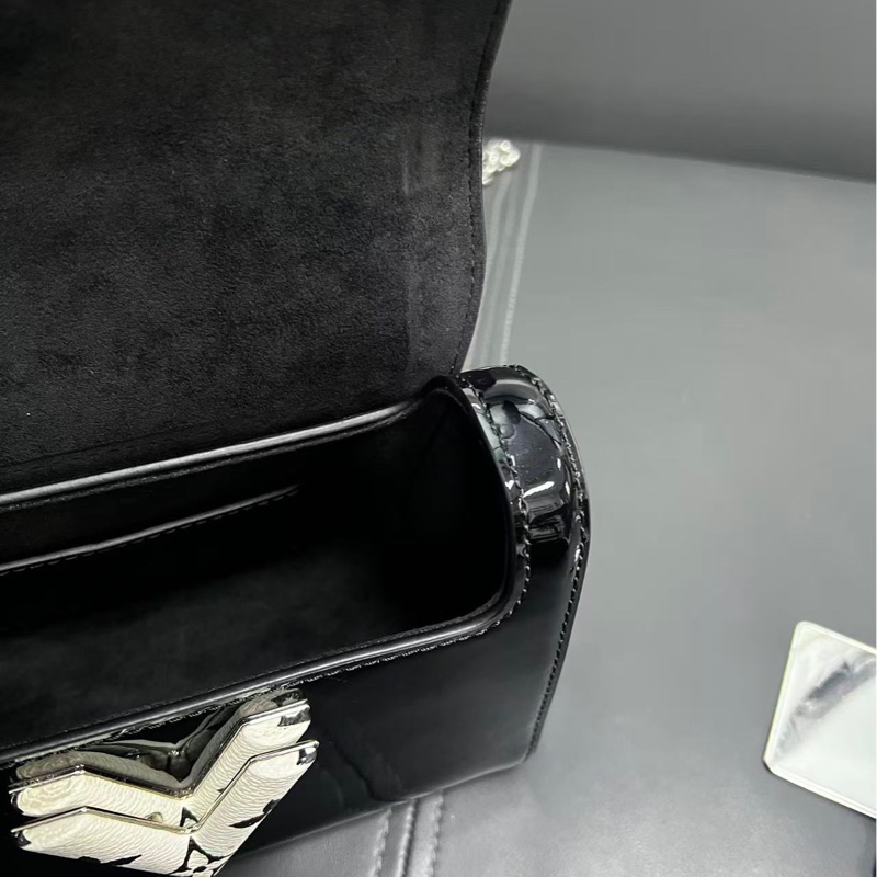 Louis Vuitton Twist small 小號扭扭包-17