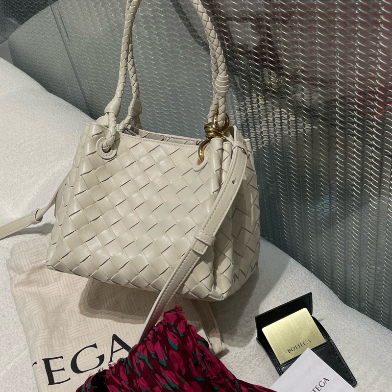 BV 新款象牙白兩用包  small parachute-1