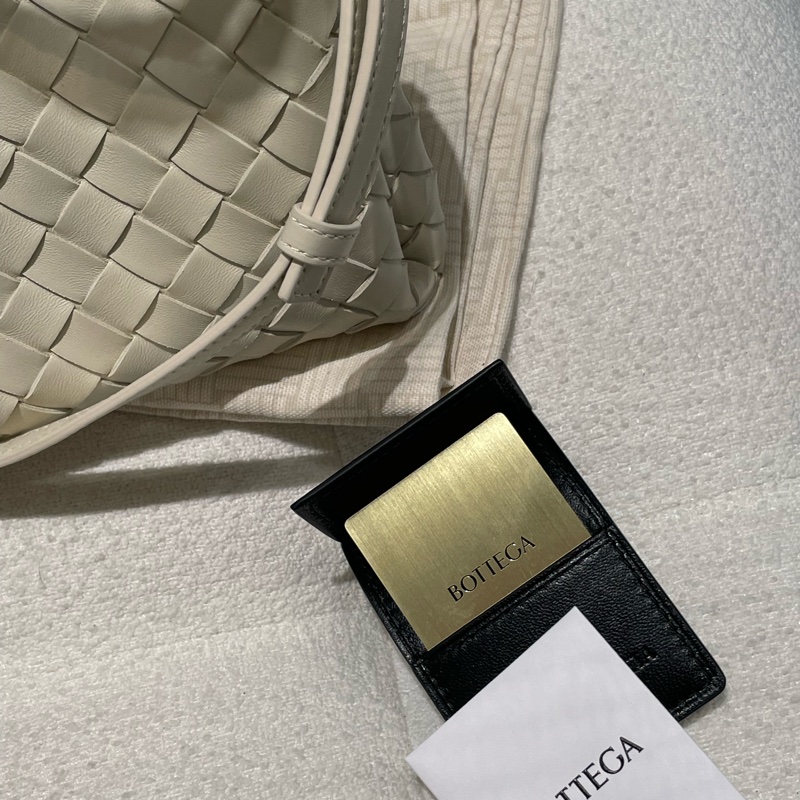 BV 新款象牙白兩用包  small parachute-2