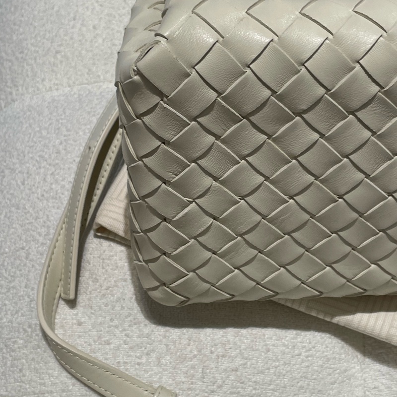 BV 新款象牙白兩用包  small parachute-7