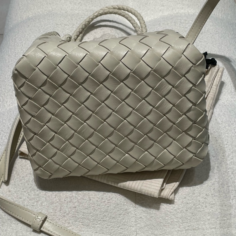 BV 新款象牙白兩用包  small parachute-8