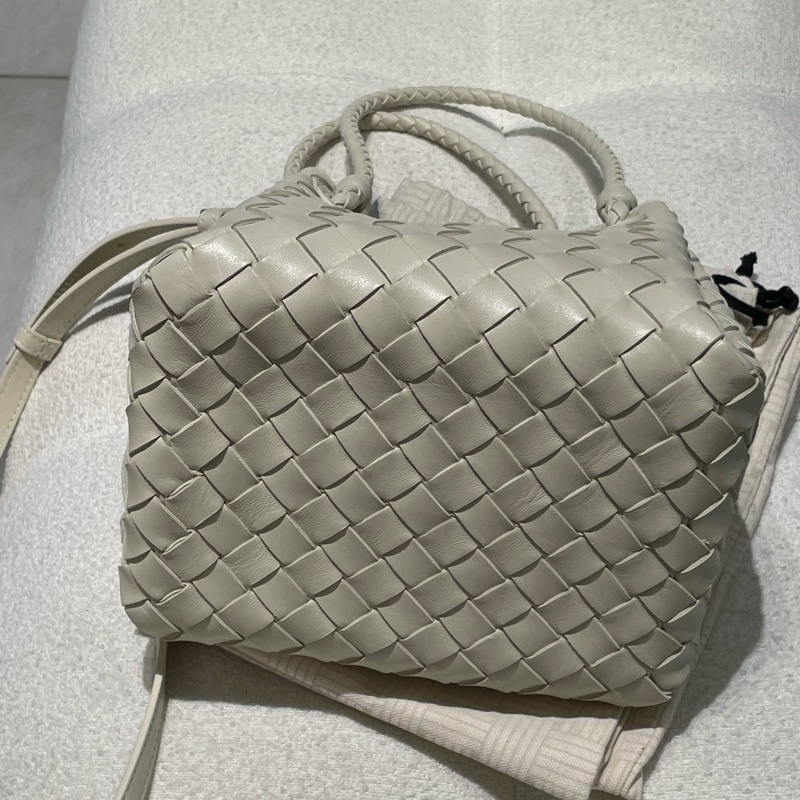 BV 新款象牙白兩用包  small parachute-10