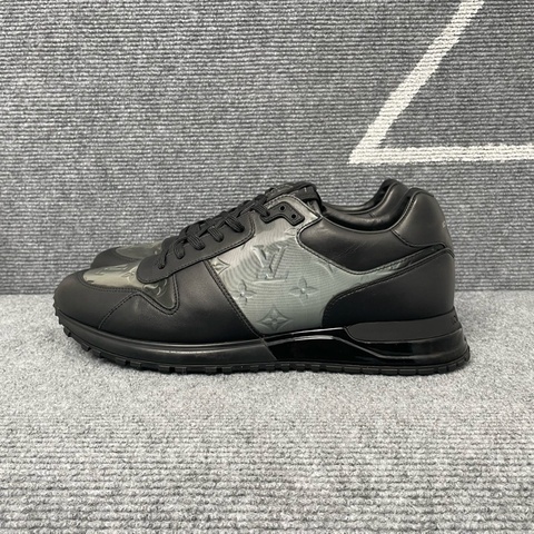 98 新 LV 黑色皮面鐳射老花運動鞋42