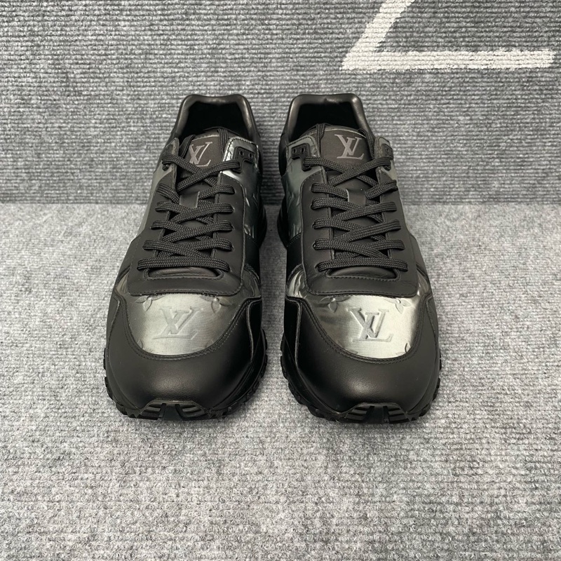 98 新 LV 黑色皮面鐳射老花運動鞋42-1
