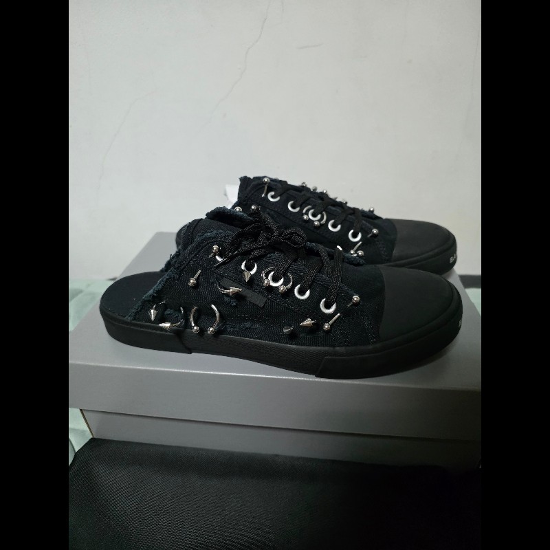 [二手]Balenciaga 巴黎世家 鉚釘穿環 帆布懶人鞋-0