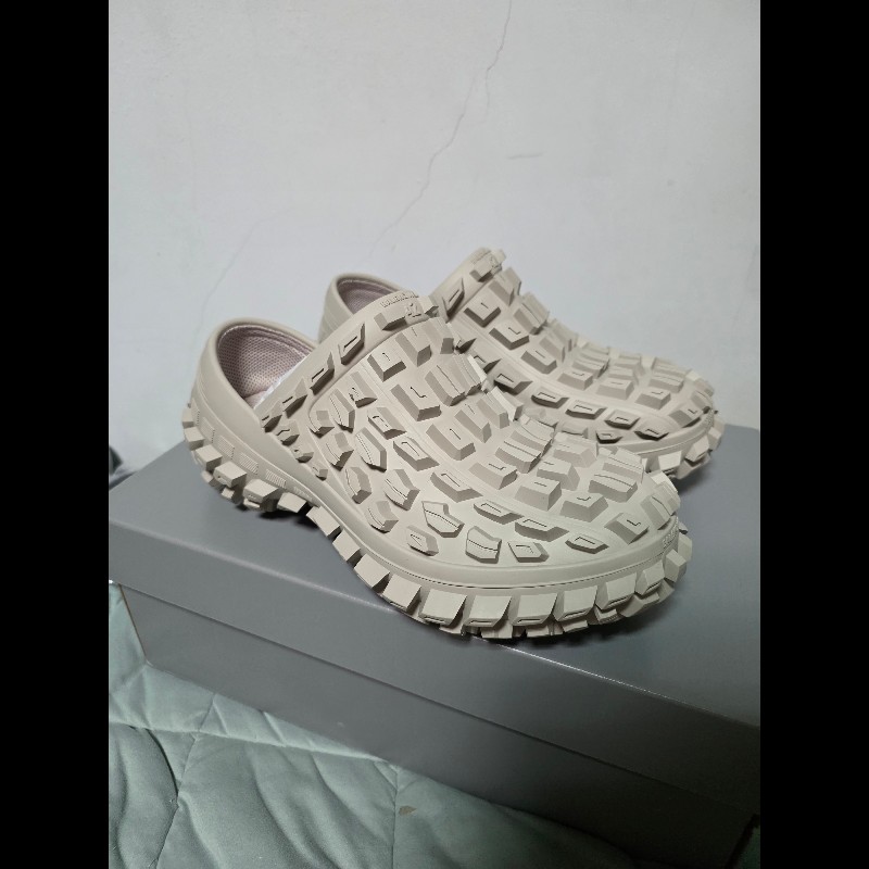 Balenciaga 巴黎世家 defender clogs 米白色42-0