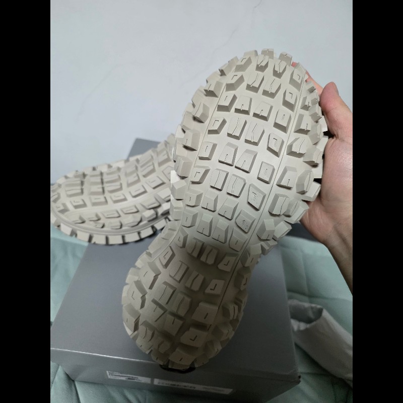 Balenciaga 巴黎世家 defender clogs 米白色42-5