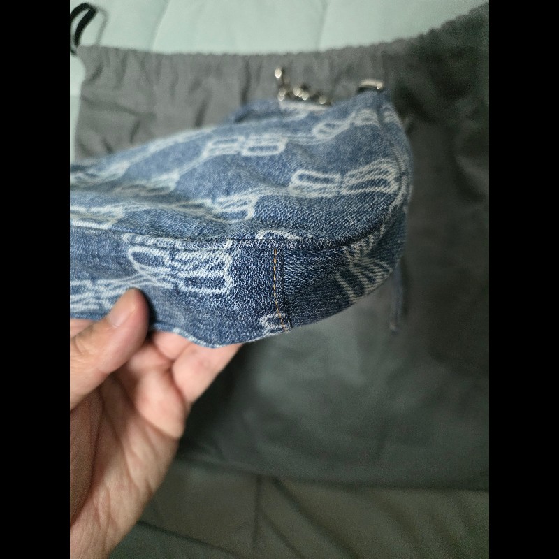 Balenciaga 巴黎世家 le cargo 牛仔腋下包-3