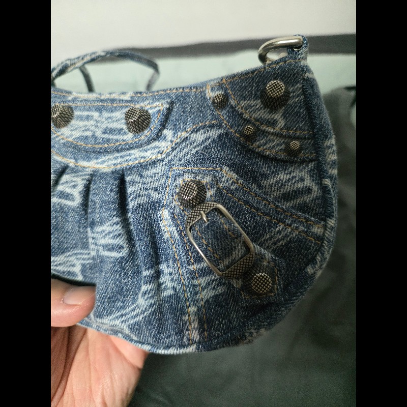 Balenciaga 巴黎世家 le cargo 牛仔腋下包-4