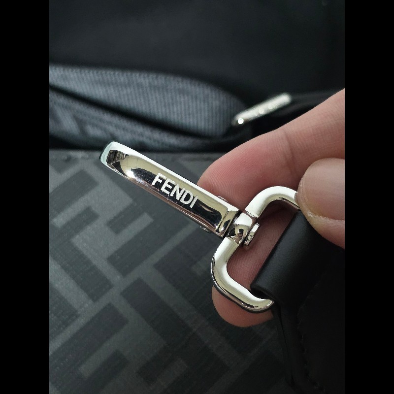 Fendi 老花相機包-9