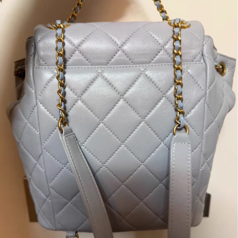 Chanel backpack 24p 24年2月包，有塵袋 芯片款98新，無護理-1