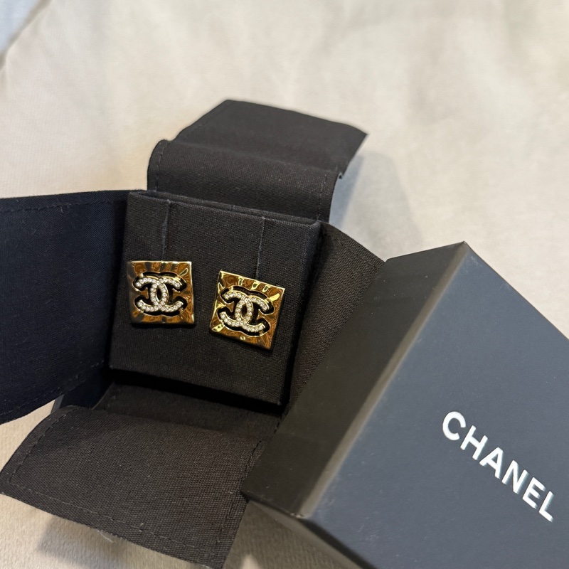 Chanel 雙C logo 方形復古滿鑽耳環 淡金色/耳針式-2
