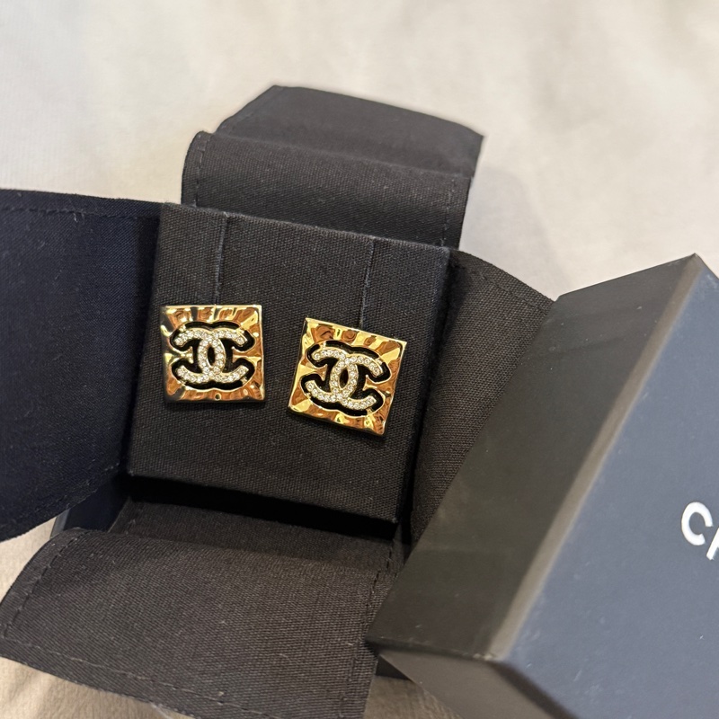 Chanel 雙C logo 方形復古滿鑽耳環 淡金色/耳針式-4
