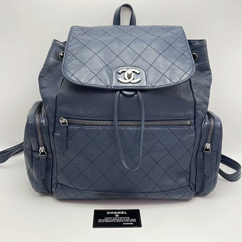 CHANEL 藍銀抽繩翻蓋後背包 28*32*17 98新配件保卡-0
