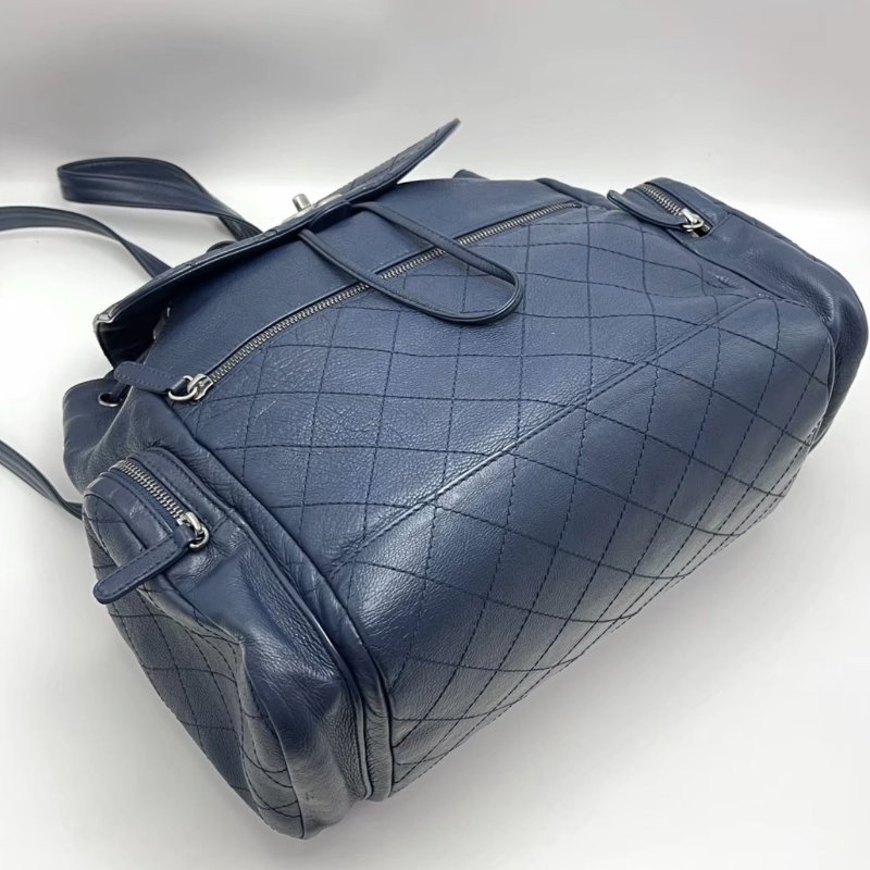 CHANEL 藍銀抽繩翻蓋後背包 28*32*17 98新配件保卡-2