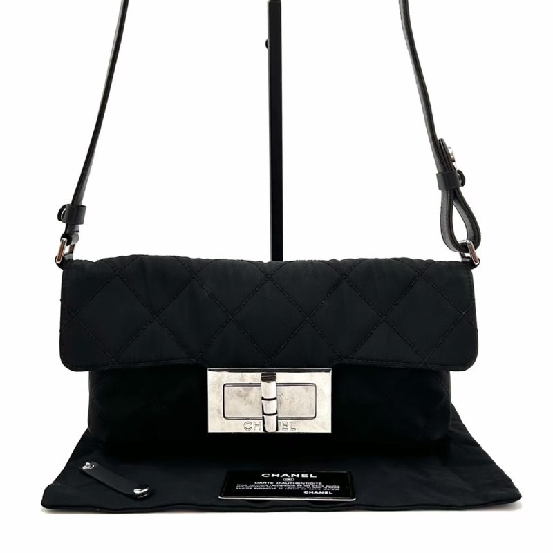 CHANEL 黑色銀扣肩背斜背包 27*15*4 98新配件塵袋保卡-0