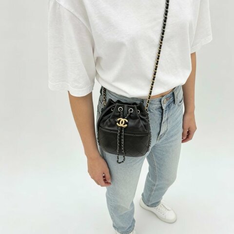 Chanel  Gabrielle系列甲殼蟲黑金抽繩水桶斜背包 19x4x21cm 98新配件塵袋