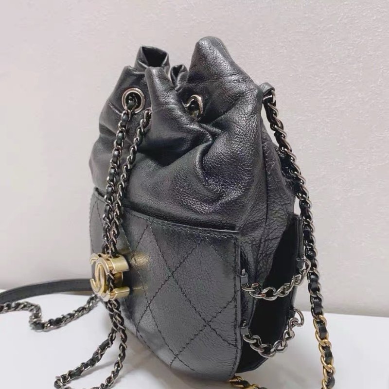 Chanel  Gabrielle系列甲殼蟲黑金抽繩水桶斜背包 19x4x21cm 98新配件塵袋-4