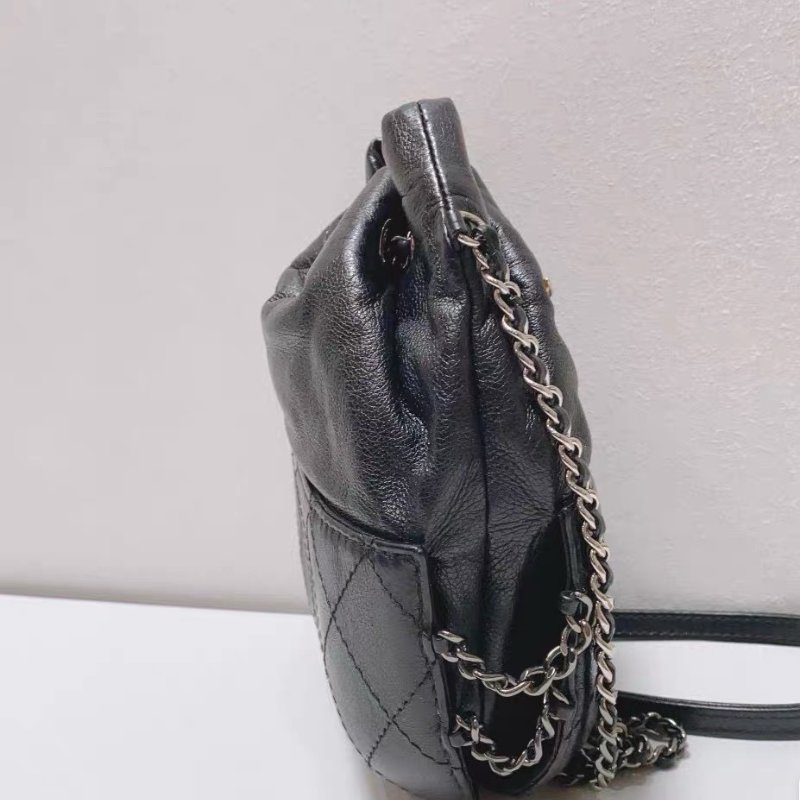 Chanel  Gabrielle系列甲殼蟲黑金抽繩水桶斜背包 19x4x21cm 98新配件塵袋-5