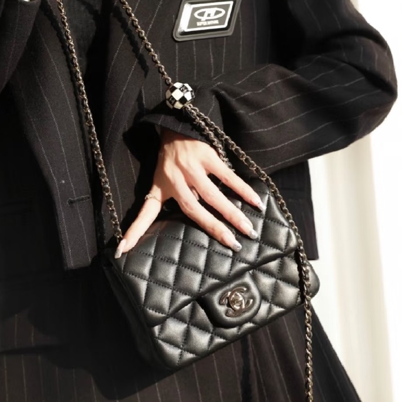 獨特限量款🈶購證😍Chanel香奈兒早春渡假系列黑金全皮足球方胖子鏈條包⚽️-1