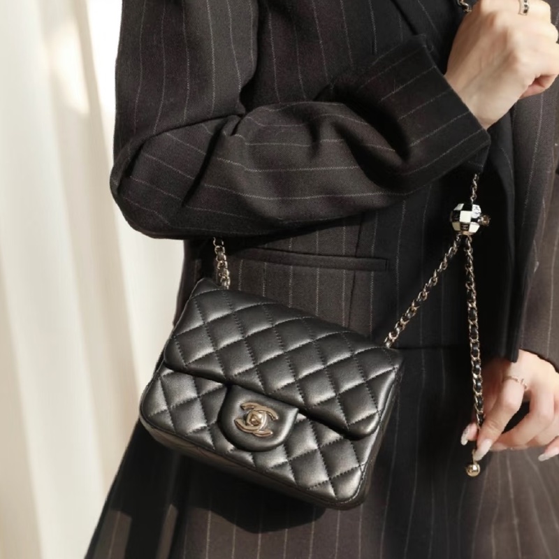 獨特限量款🈶購證😍Chanel香奈兒早春渡假系列黑金全皮足球方胖子鏈條包⚽️-3