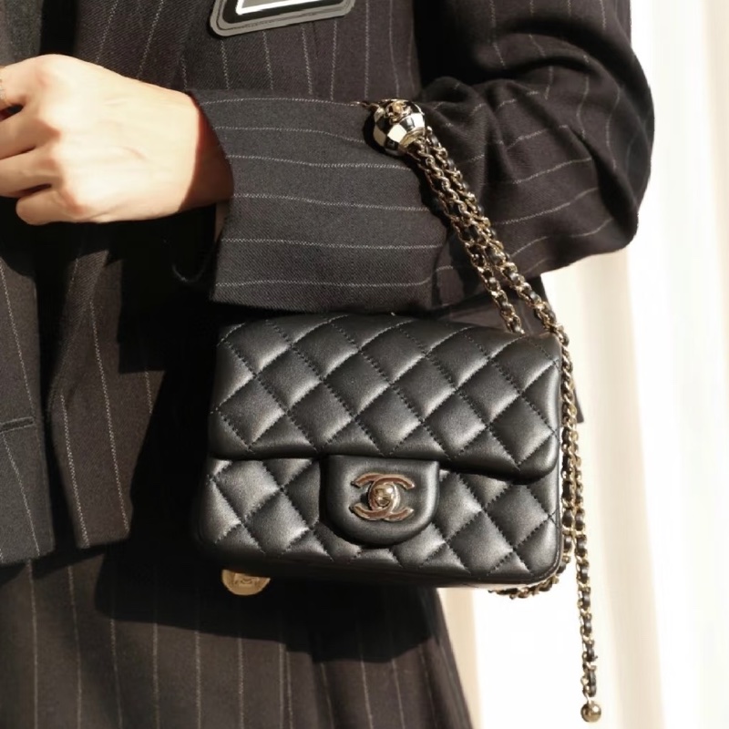 獨特限量款🈶購證😍Chanel香奈兒早春渡假系列黑金全皮足球方胖子鏈條包⚽️-5
