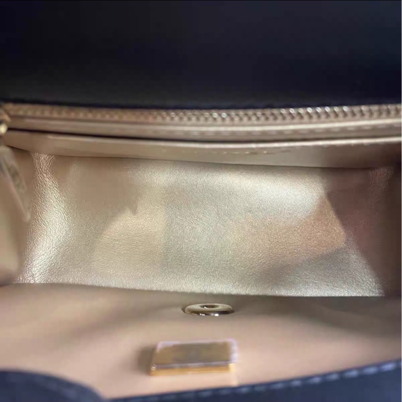 獨特限量款🈶購證😍Chanel香奈兒早春渡假系列黑金全皮足球方胖子鏈條包⚽️-14