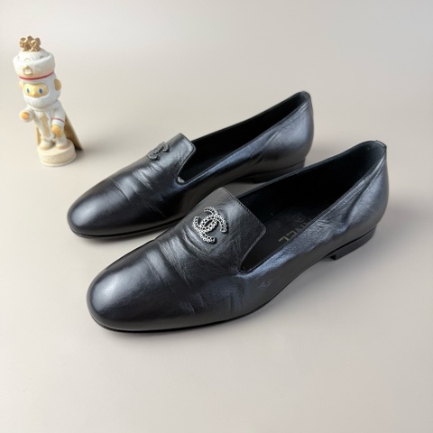 97新，CHANEL/香奈兒 純黑雕花LOGO低跟鞋 36碼