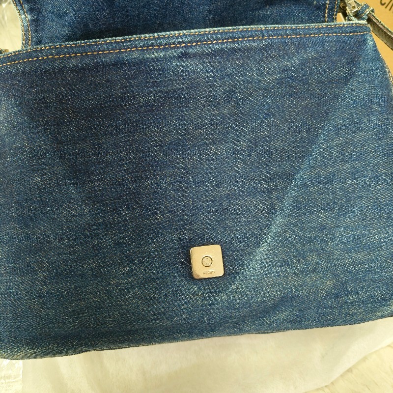 【8成新】㊣✨ FENDI✨芬迪(贈內膽) 藍色 牛仔 掀蓋式 釘釦 法棍包 牛仔包 腋下包 肩背包/二手包/二手精品/保證正品🌳二手樹屋🌳-29