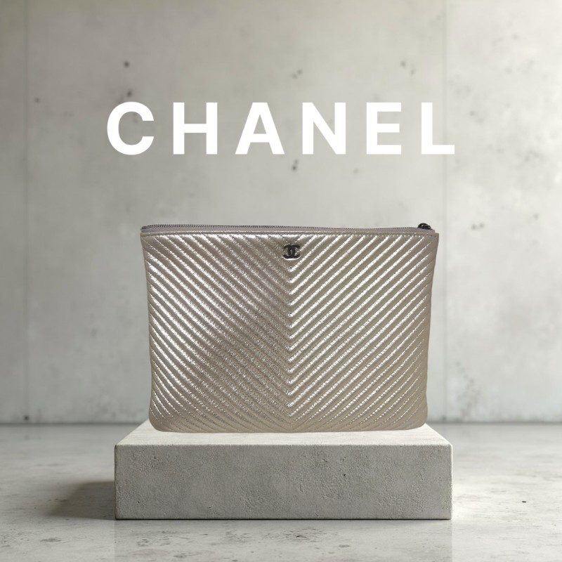 🔥年終狂降🔥【限時降價只到12/31(原18,800)】【8成新】㊣✨CHANEL✨(附防塵袋)香奈兒 小香 老香 銀色 羊皮 人字紋 雷標 保卡 手拿包/二手包/二手精品🌳二手樹屋🌳-0